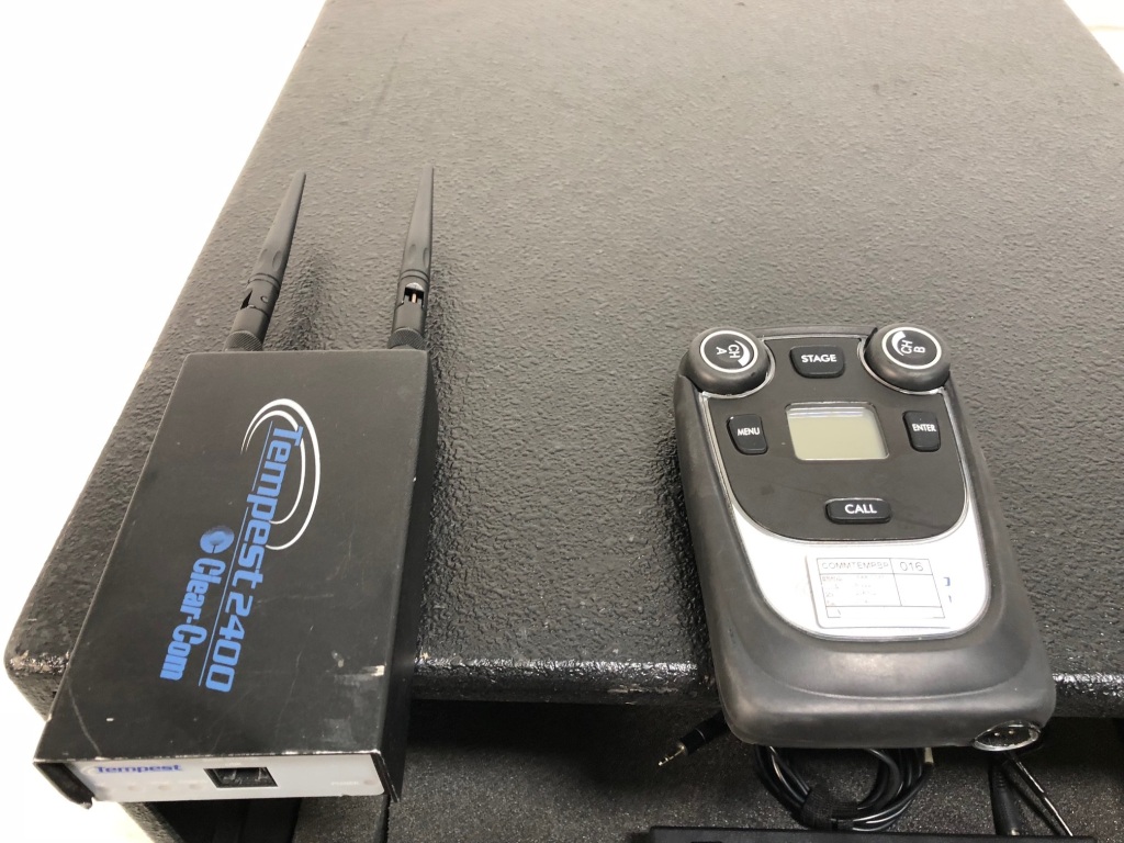 4 CHANNEL WIRELESS INTERCOM CLEAR-COM TEMPEST