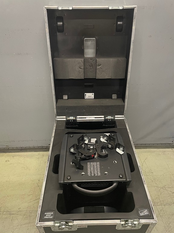 INTELLIGENT PROJECTOR CLAY PAKY SCENIUS SPOT