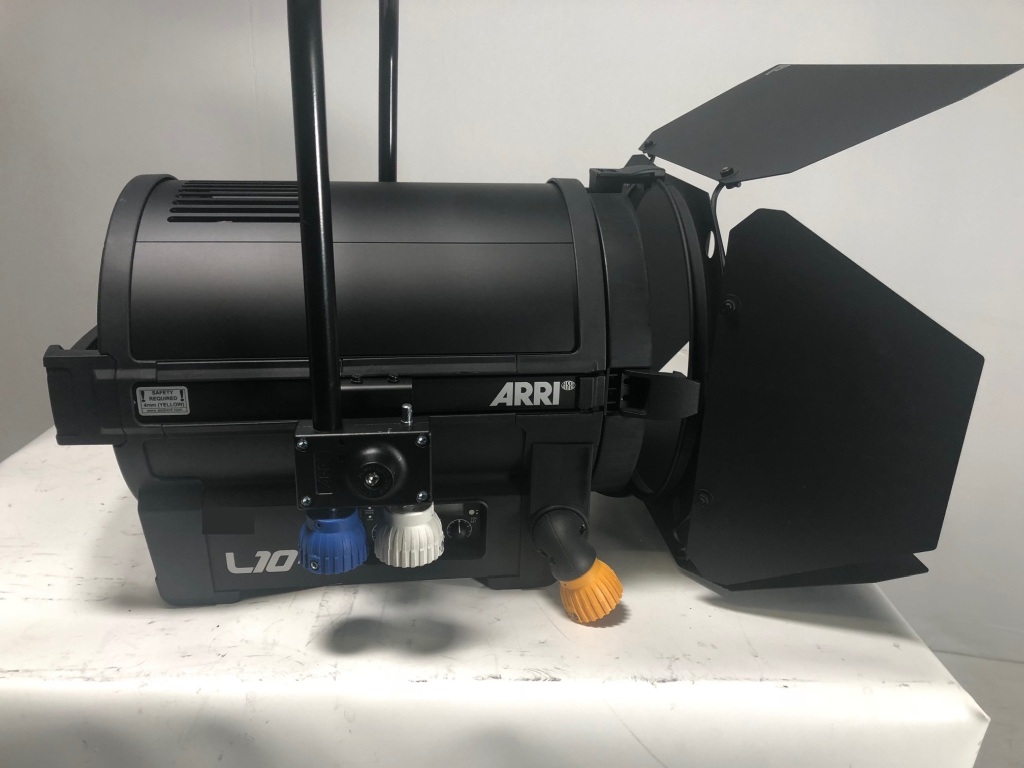 FRESNEL L10-C - P.O. - 4 LEAF BARNDOOR FRESNEL L10-C - P.O. - 4 LEAF BARNDOOR