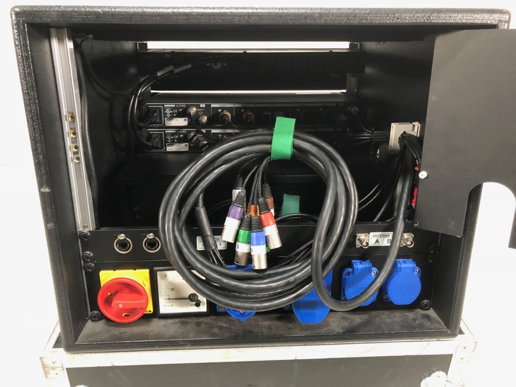 2X SHURE ULX-D QUAD RECEIVER +ANTENNA’S