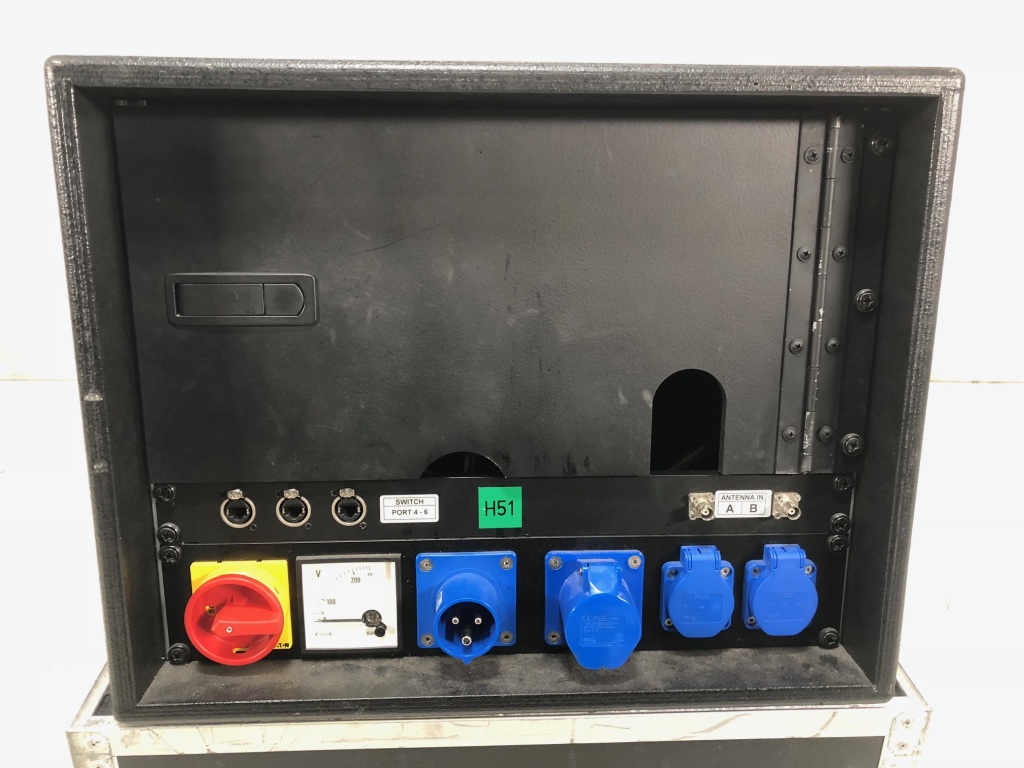 2X SHURE ULX-D QUAD RECEIVER +ANTENNA’S